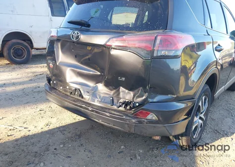 2018 Toyota Rav4 Le z USA, uszkodzony, nr VIN JTMZFREV7JJ731809